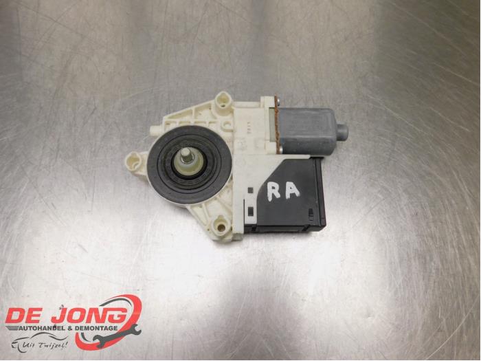 Usados Motor de ventanilla de puerta Renault Megane III Grandtour (KZ) 1.5 dCi 110 Precio € 14,99 Norma de margen ofrecido por Autodemontagebedrijf de Jong