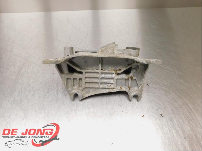 Used Engine mount Renault Megane III Grandtour (KZ) 1.5 dCi 110 Price € 12,00 Margin scheme offered by Autodemontagebedrijf de Jong