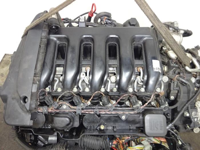 Engine from a BMW 5 serie Touring (E61) 525d 24V 2004
