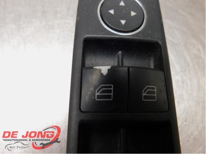 Multi-functional window switch from a Mercedes-Benz GLK (204.7/9) 3.0 320 CDI 24V 4-Matic 2008