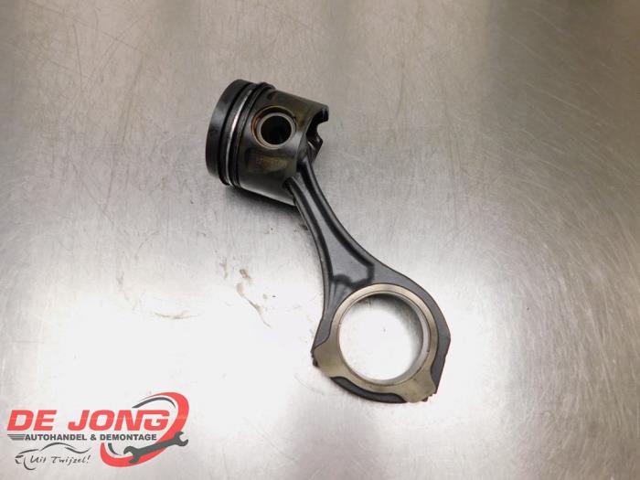 Usagé Piston Mercedes ML III (166) 3.0 ML-350 BlueTEC V6 24V 4-Matic Prix € 148,99 Règlement à la marge proposé par Autodemontagebedrijf de Jong