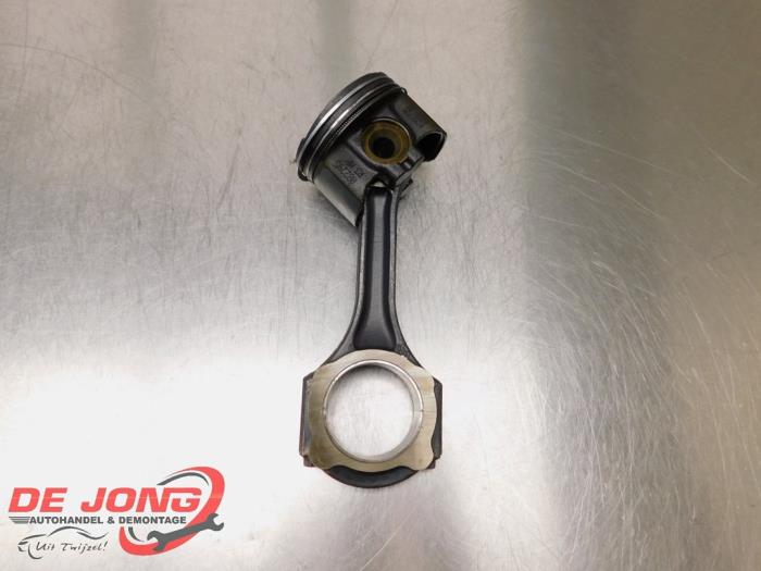 Usados Pistón Mercedes E (W213) E-200d 2.0 Turbo 16V Precio € 99,99 Norma de margen ofrecido por Autodemontagebedrijf de Jong