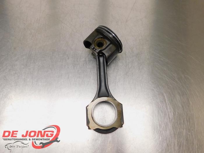 Usados Pistón Mercedes E (W213) E-200d 2.0 Turbo 16V Precio € 99,99 Norma de margen ofrecido por Autodemontagebedrijf de Jong