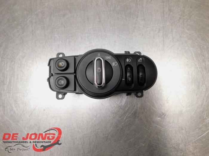Używane Przelacznik swiatel Mini Mini (F56) 1.5 12V One D Cena € 27,45 Procedura marży oferowane przez Autodemontagebedrijf de Jong