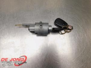 Used Ignition lock + key Hyundai Santa Fe I 2.0 CRDi 16V 4x4 Price € 74,99 Margin scheme offered by Autodemontagebedrijf de Jong