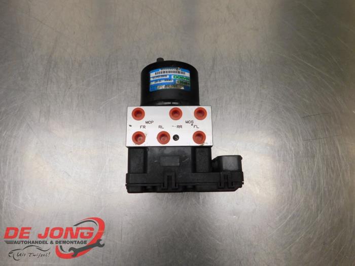 Gebrauchte ABS Pumpe Hyundai Santa Fe I 2.0 CRDi 16V 4x4 Preis € 29,99 Margenregelung angeboten von Autodemontagebedrijf de Jong