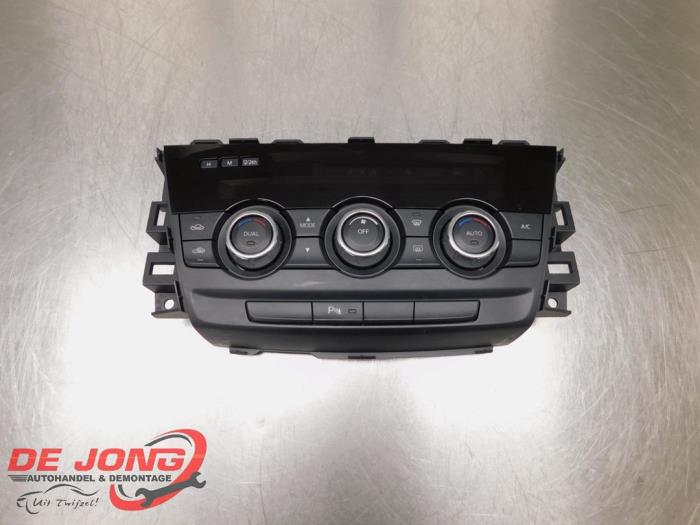 Heater control panel from a Mazda 6 SportBreak (GJ/GH/GL) 2.2 SkyActiv-D 150 16V 2014