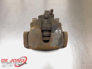 Begagnade Främre bromsok, vänster Ford Focus 3 1.6 TDCi 115 Pris € 12,45 Marginaltabell erbjuds av Autodemontagebedrijf de Jong