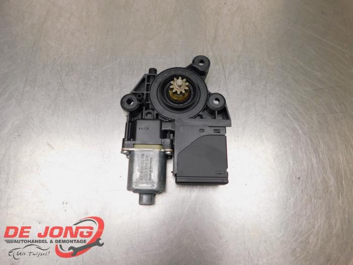 Usados Motor de ventanilla de puerta Renault Scénic III (JZ) 1.4 16V TCe 130 Precio € 17,99 Norma de margen ofrecido por Autodemontagebedrijf de Jong