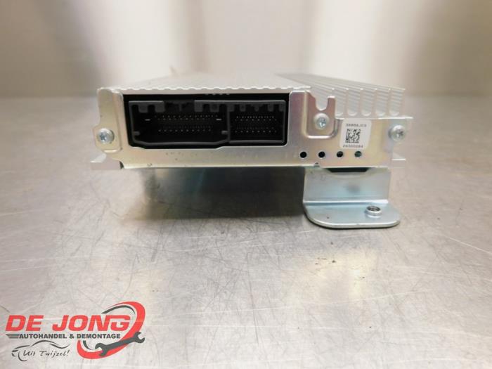 Radio amplifier from a Chrysler Voyager/Grand Voyager (RT) 2.8 CRD 16V Grand Voyager 2010