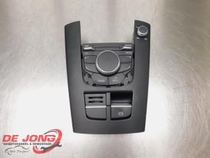 Usados Interruptor MMI Audi A3 Sportback (8VA/8VF) 1.6 TDI Ultra 16V Precio € 74,99 Norma de margen ofrecido por Autodemontagebedrijf de Jong