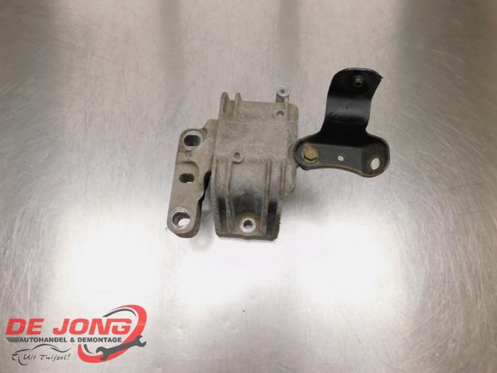 Usagé Support moteur Volkswagen Caddy III (2KA,2KH,2CA,2CH) 2.0 SDI Prix € 14,90 Règlement à la marge proposé par Autodemontagebedrijf de Jong