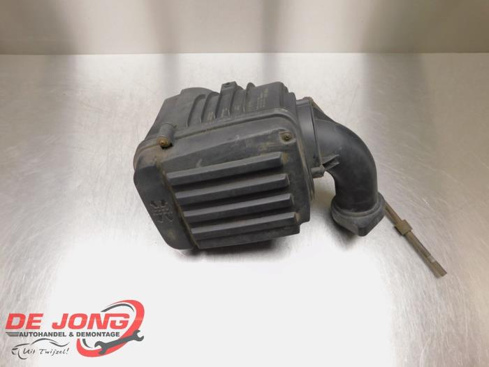 Begagnade Luftfilterhus Volkswagen Caddy III (2KA,2KH,2CA,2CH) 2.0 SDI Pris € 14,99 Marginaltabell erbjuds av Autodemontagebedrijf de Jong