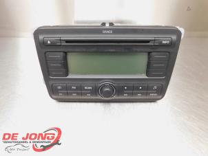 Used Radio CD player Skoda Roomster (5J) 1.4 16V Price € 24,95 Margin scheme offered by Autodemontagebedrijf de Jong