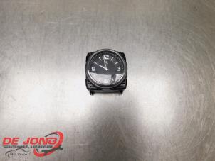 Usados Reloj Mercedes C (W205) C-200 1.6 CDI BlueTEC, C-200 d 16V Precio € 89,99 Norma de margen ofrecido por Autodemontagebedrijf de Jong