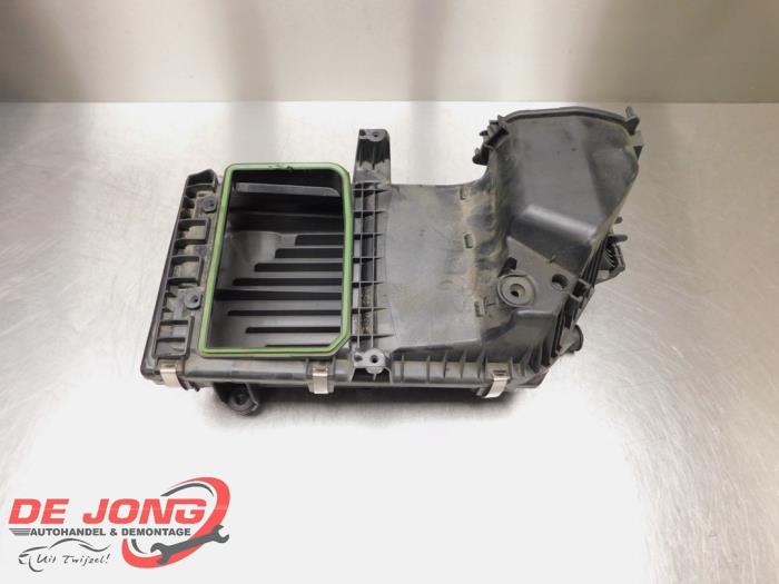 Begagnade Luftfilterhus Mercedes E (W213) E-220d 2.0 Turbo 16V Pris € 44,99 Marginaltabell erbjuds av Autodemontagebedrijf de Jong