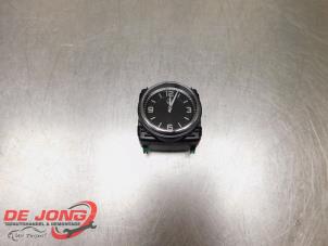 Used Clock Mercedes E (W213) E-220d 2.0 Turbo 16V Price € 39,99 Margin scheme offered by Autodemontagebedrijf de Jong
