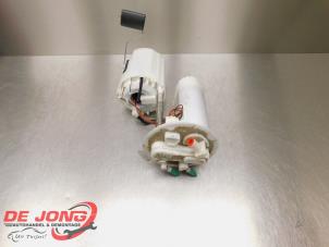 Usados Bomba eléctrica de combustible Hyundai i20 (GBB) 1.2i 16V Precio € 119,99 Norma de margen ofrecido por Autodemontagebedrijf de Jong