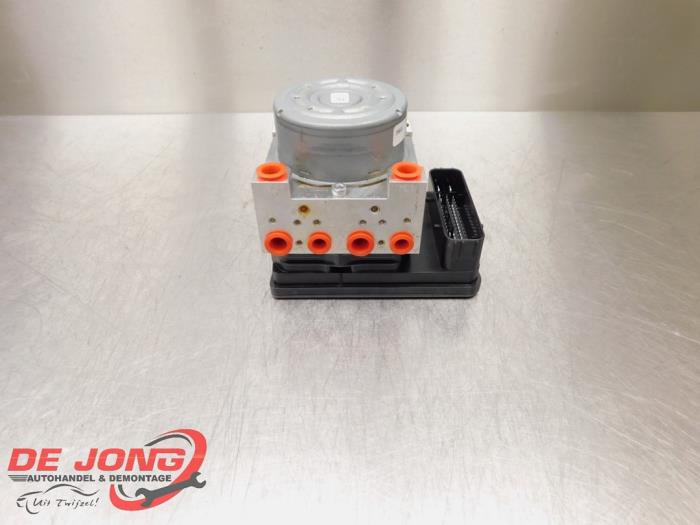 Pompe ABS d'un Ford Focus 4 Wagon 1.0 Ti-VCT EcoBoost 12V 100 2020