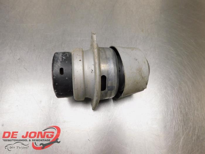 Used Engine mount Volkswagen Touareg (7PA/PH) 3.0 TDI V6 24V BlueMotion Technology Price € 14,90 Margin scheme offered by Autodemontagebedrijf de Jong