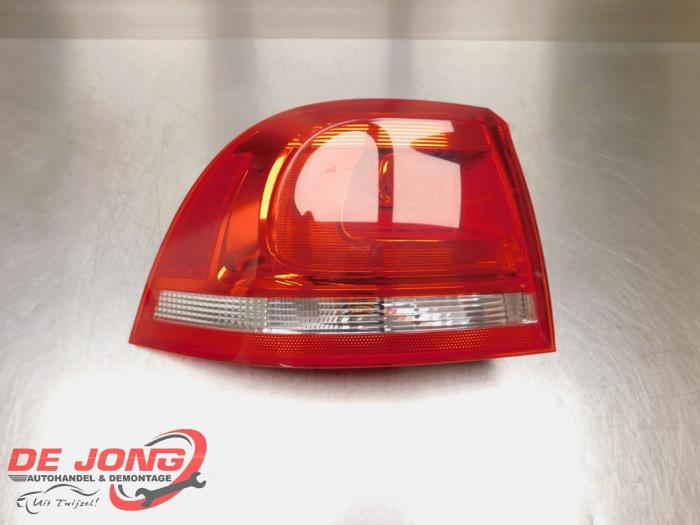 feu arriere volkswagen touareg 2010 lateral gauche main image 0