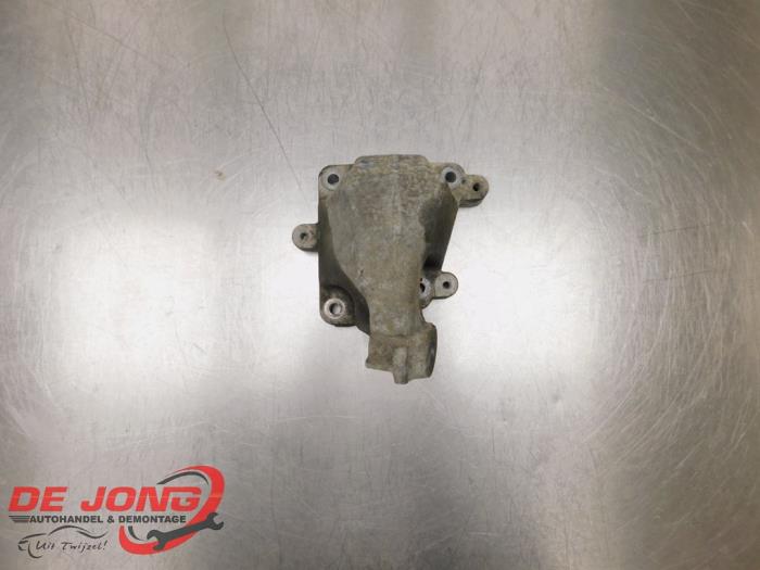 Used Engine mount Mercedes ML II (164/4JG) 3.0 ML-320 CDI 4-Matic V6 24V Price € 14,90 Margin scheme offered by Autodemontagebedrijf de Jong