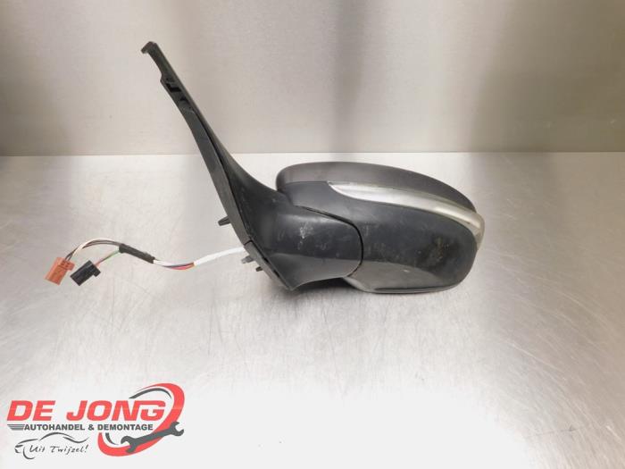 Wing mirror, left from a Peugeot 2008 (CU) 1.2 12V e-THP PureTech 110 2017