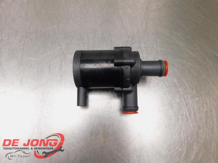 Additional water pump from a Volkswagen Touareg (7LA/7L6) 2.5 TDI R5 2004