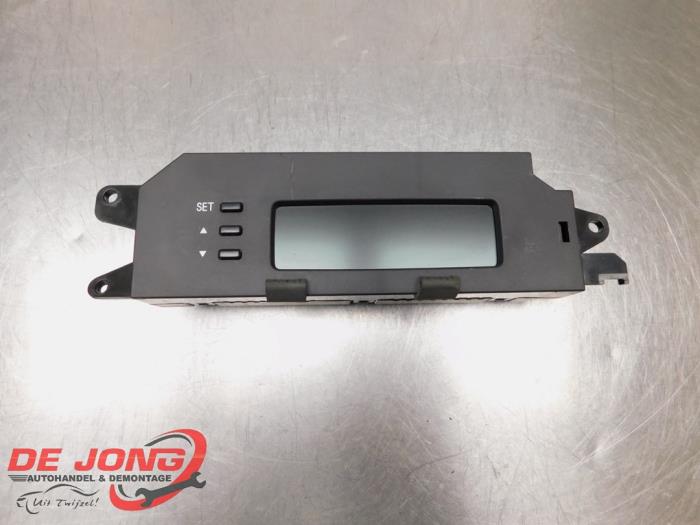Begagnade Innerdisplay Hyundai i20 1.2i 16V Pris € 19,95 Marginaltabell erbjuds av Autodemontagebedrijf de Jong