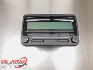 Used Radio CD player Volkswagen Golf Plus (5M1/1KP) 1.6 TDI 16V 105 Price € 23,99 Margin scheme offered by Autodemontagebedrijf de Jong