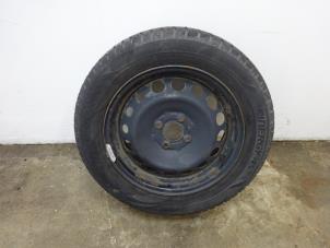 Used Wheel + winter tyre Renault Twingo III (AH) 1.0 SCe 70 12V Price € 39,99 Margin scheme offered by Autodemontagebedrijf de Jong