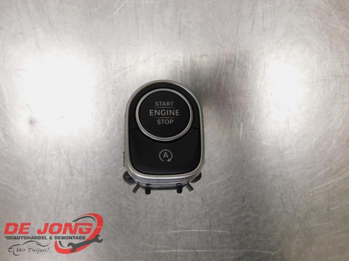 Start/Stopp Schalter van een Mercedes-Benz A (177.0) 1.3 A-180 Turbo 16V 2020