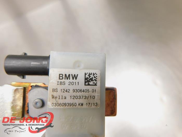Batteriepol van een BMW 1 serie (F20) 116d 2.0 16V 2014