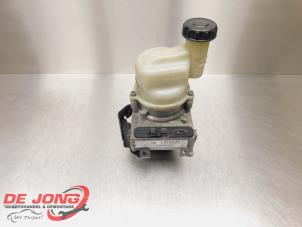 Used Power steering pump Dacia Sandero II 0.9 TCE 12V Price € 169,95 Margin scheme offered by Autodemontagebedrijf de Jong