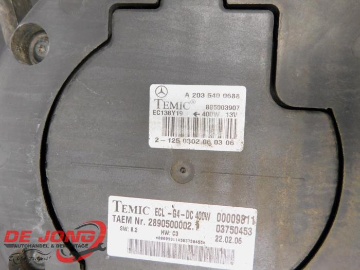 Cooling fans from a Mercedes-Benz C Combi (S203) 1.8 C-180K 16V 2006
