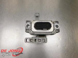 Engine mount from a Volkswagen Passat Variant (3G5) 2.0 TDI 16V 190 2017