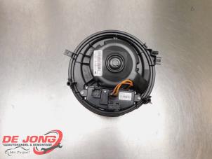 Usados Motor de ventilador de calefactor Volkswagen Passat Variant (3G5) 2.0 TDI 16V 190 Precio € 34,99 Norma de margen ofrecido por Autodemontagebedrijf de Jong