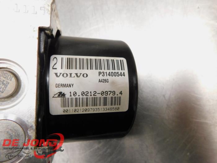 Bomba ABS de un Volvo V60 I (FW/GW) 2.0 D4 16V 2014