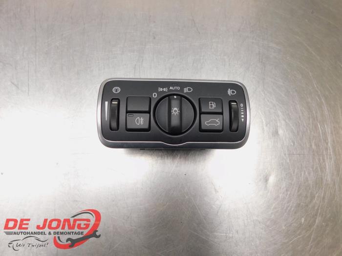 Używane Przelacznik swiatel Volvo V60 I (FW/GW) 2.0 D4 16V Cena € 19,90 Procedura marży oferowane przez Autodemontagebedrijf de Jong
