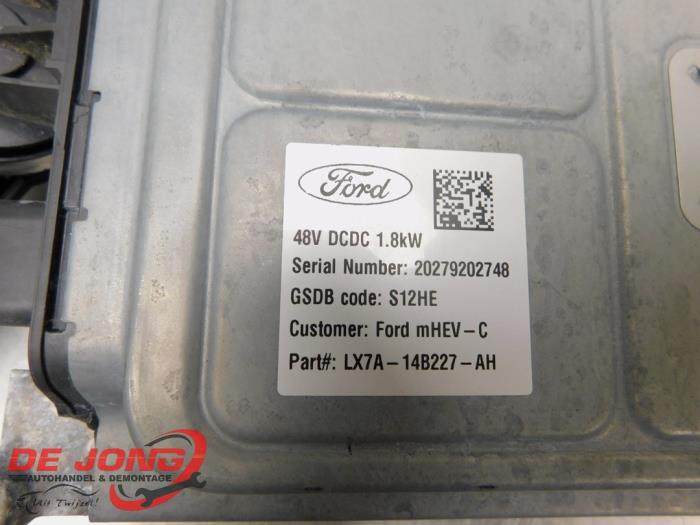DC/CD convertisseur d'un Ford Fiesta 7 1.0 EcoBoost 12V Hybrid 125 2021