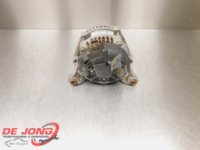Dynamo van een Opel Corsa E 1.2 16V 2017
