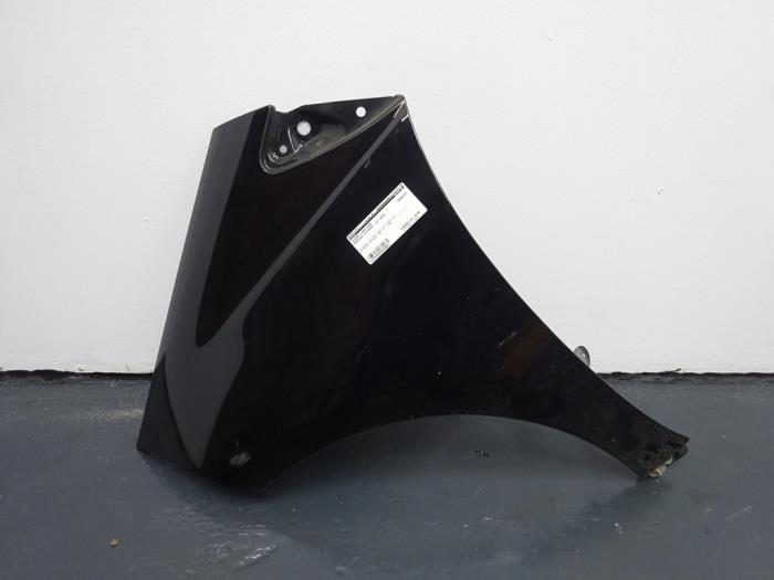 Front wing, left from a Mercedes-Benz A (W169) 1.7 A-170 2005