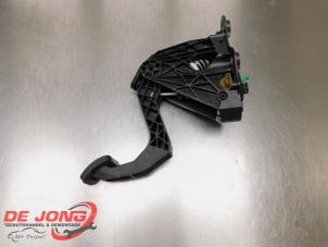 Used Clutch pedal Mercedes Sprinter 4t (910.0/910.1/907.1/907.2) 317 CDI 2.0 D Price € 90,75 Inclusive VAT offered by Autodemontagebedrijf de Jong