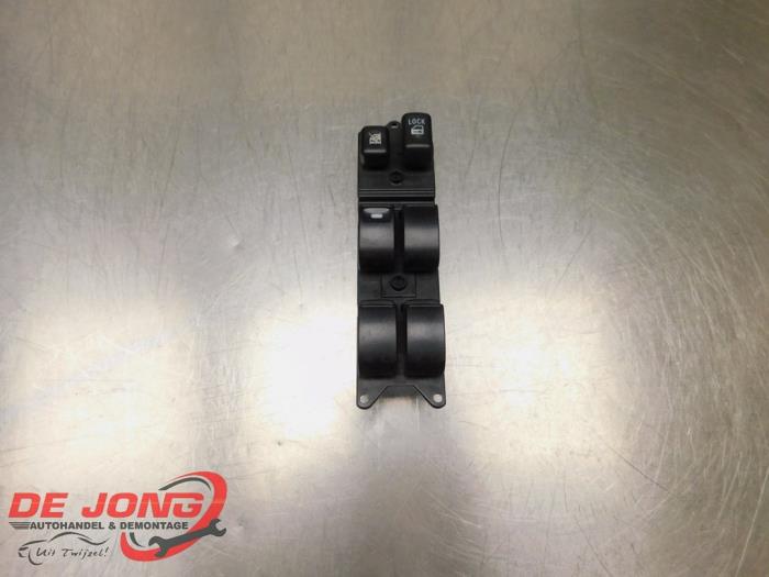 Usados Interruptor combinado de ventanillas Citroen C-Crosser 2.2 HDiF 16V Precio € 89,99 Norma de margen ofrecido por Autodemontagebedrijf de Jong