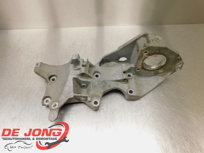 Usagé Support dynamo haut Audi A1 (8X1/8XK) 1.6 TDI 16V Prix € 24,99 Règlement à la marge proposé par Autodemontagebedrijf de Jong