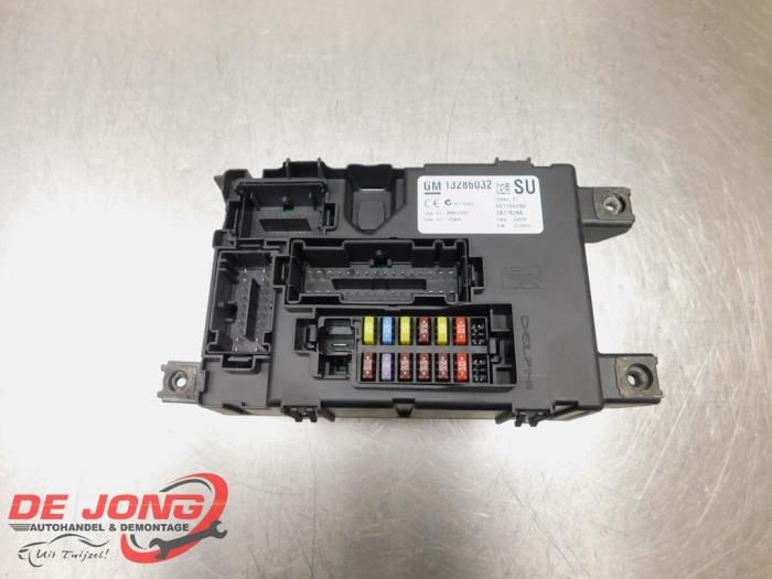 Begagnade Säkringsbox Opel Corsa D 1.3 CDTi 16V ecoFLEX Pris € 14,99 Marginaltabell erbjuds av Autodemontagebedrijf de Jong