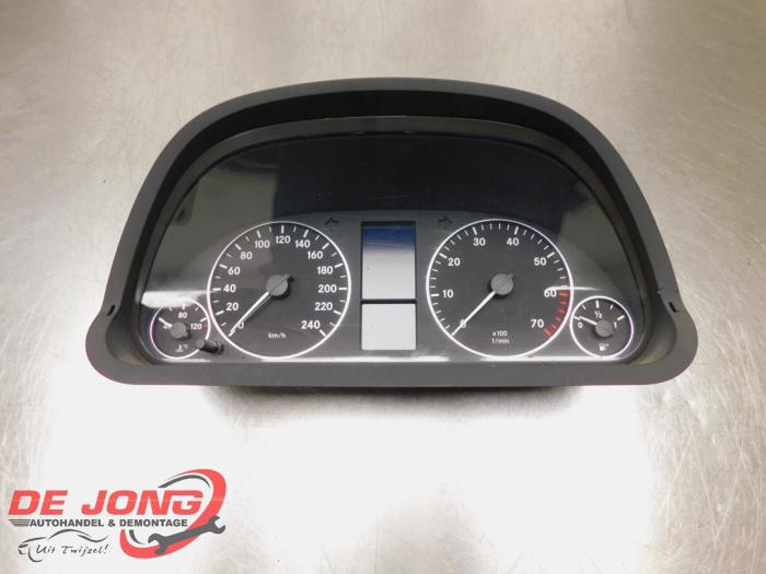 Odometer KM from a Mercedes-Benz A (W169) 1.7 A-170 2005