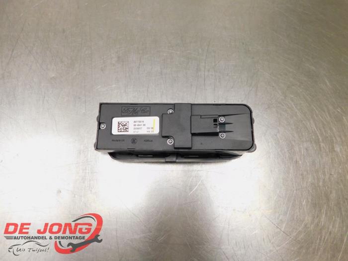 Multi-functional window switch from a Volvo V50 (MW) 2.0 16V 2008