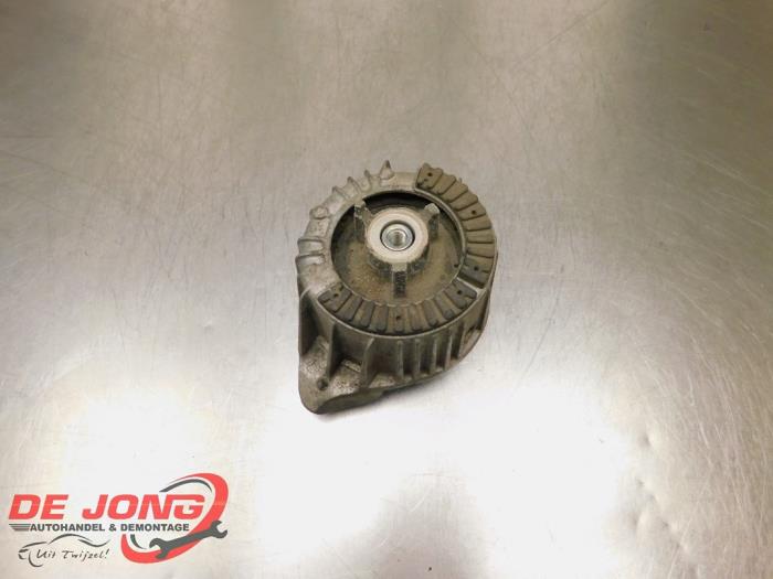 Used Engine mount Mercedes C (W204) 3.0 C-320 CDI V6 24V Price € 34,99 Margin scheme offered by Autodemontagebedrijf de Jong