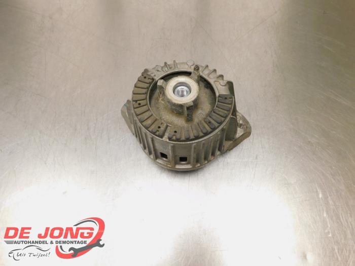 Used Engine mount Mercedes C (W204) 3.0 C-320 CDI V6 24V Price € 34,99 Margin scheme offered by Autodemontagebedrijf de Jong
